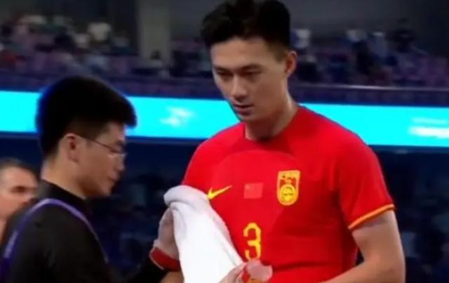 mk体育网页版-亚运男足时隔17年杀入8强 蒋圣龙意外染红造难题