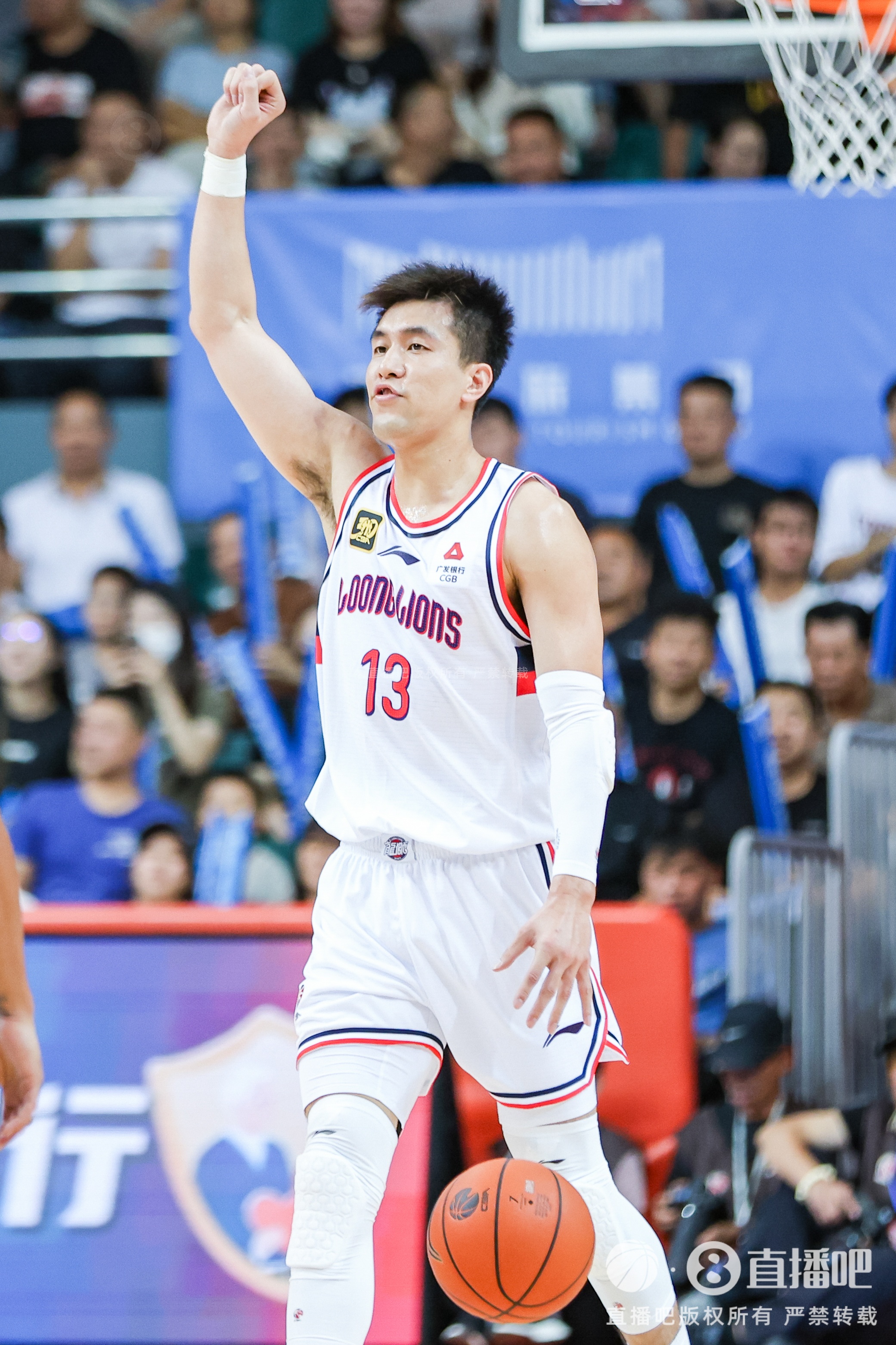 mk体育官网-19分3板2助！郭艾伦：自己很开心 今天没有受伤 能够继续打比赛