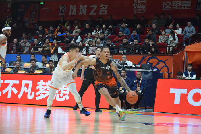 mk体育-外援焕新添变量！CBA常规赛第二阶段启幕，季后赛悬念拉满|山东男篮|CBA全明星|贾维尔-麦基|贾维尔·麦基|乔-约翰逊_新浪新闻
